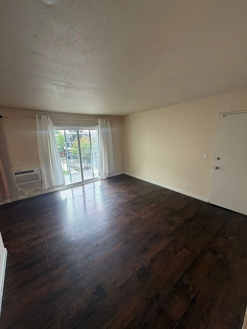 Building Photo - 1835 Robin Ln #11