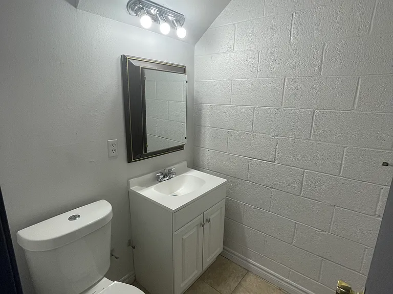 700 E Nelson Ave — Photo 3