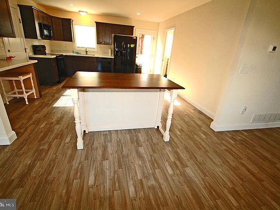 4th image of 187 Claystone Dr