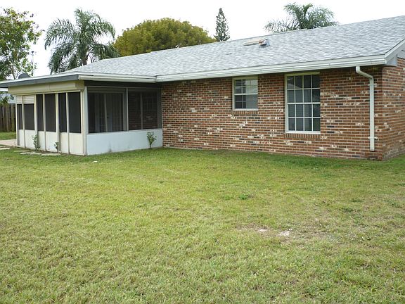 5th image of 347 Crestwood Ave