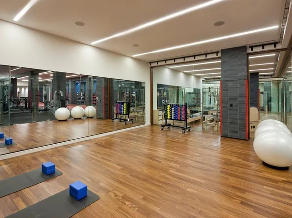 50 Riverside Boulevard image 10 of 28