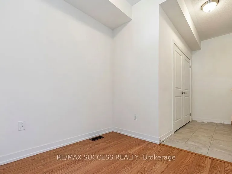 1538 Wellwood Ter — Photo 3