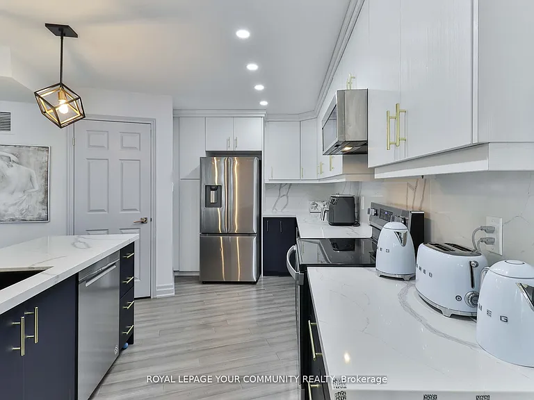 1240 Marlborough Ct #806 — Photo 13