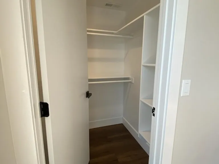 423 E 2100 S — Photo 15