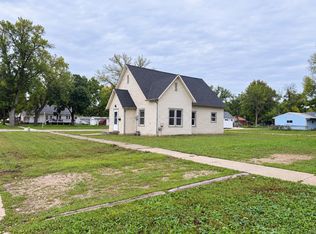 520 N 4th St, Estherville, IA 51334