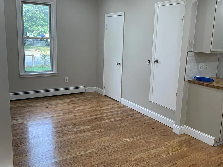 135 Gilbert St #1 — Photo 4
