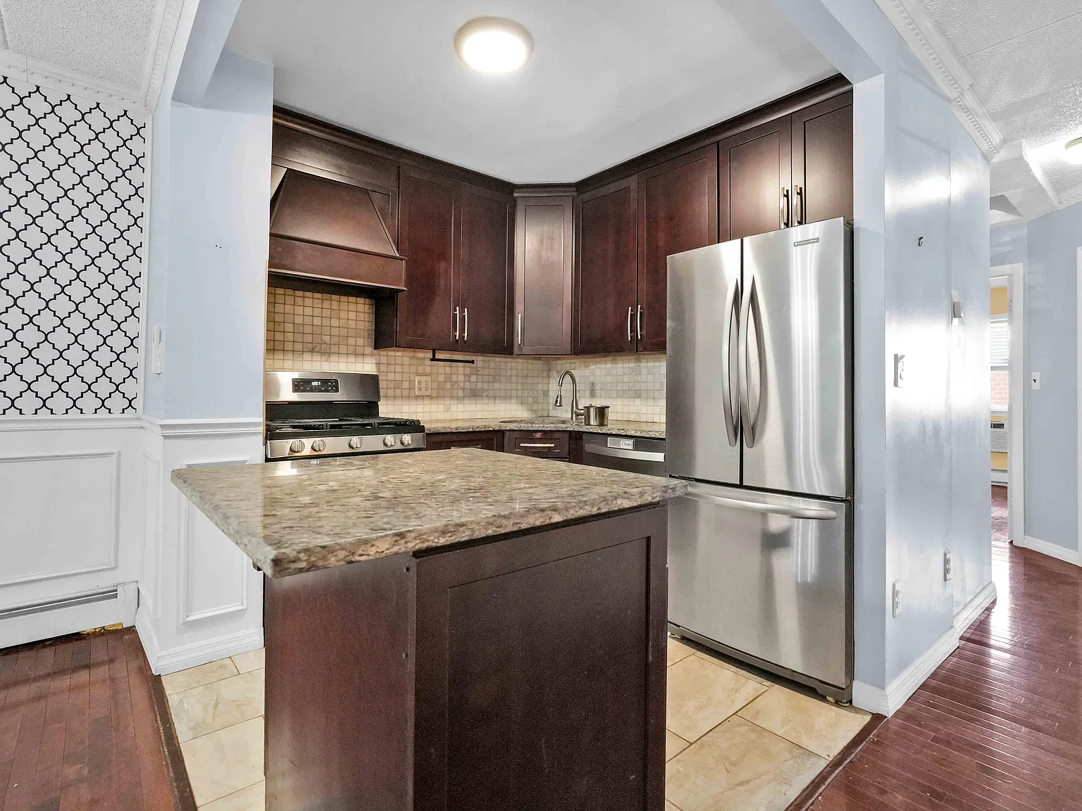 863 Home Street — Photo 4