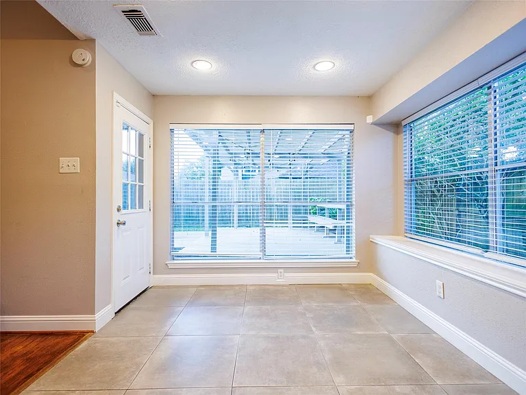 16307 Mulberry Run Ct — Photo 10