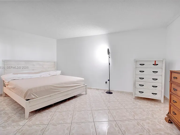5401 Collins Ave #1126 — Photo 45