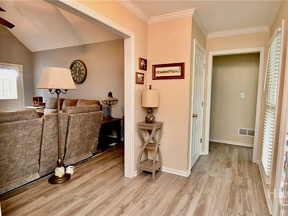 4th image of 531 Scarlet Oak Drive
