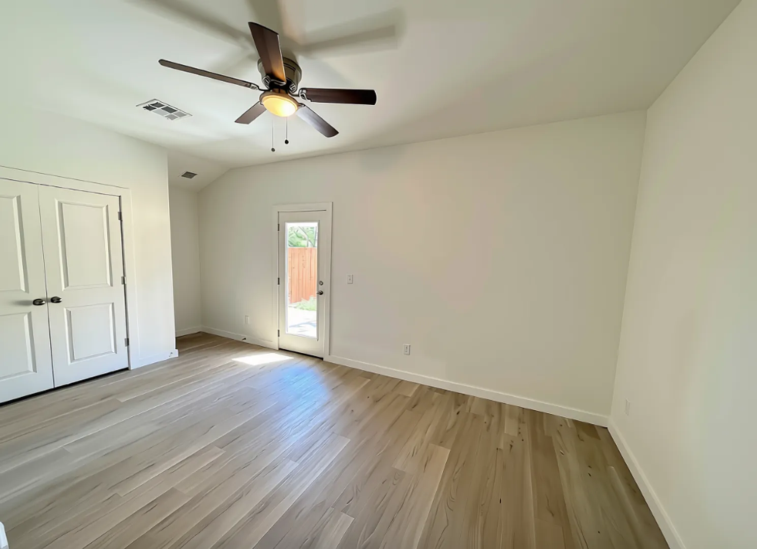 324 NW 122nd St — Photo 2