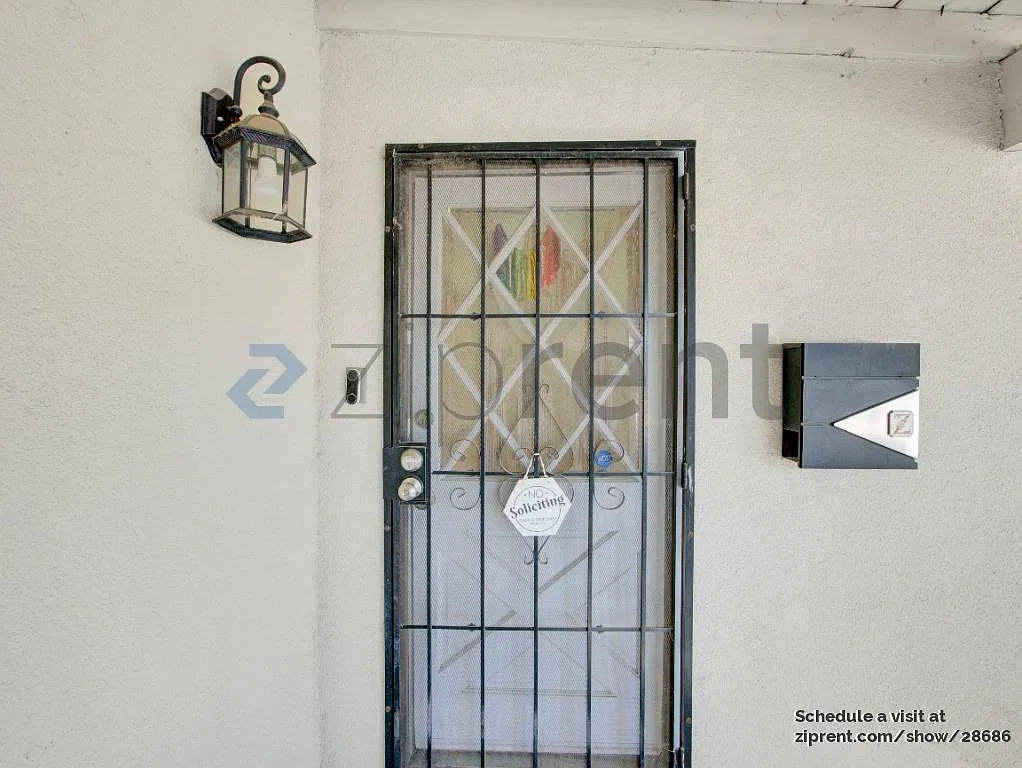 3 bed, 1202 sqft, $2,035 — Photo 3