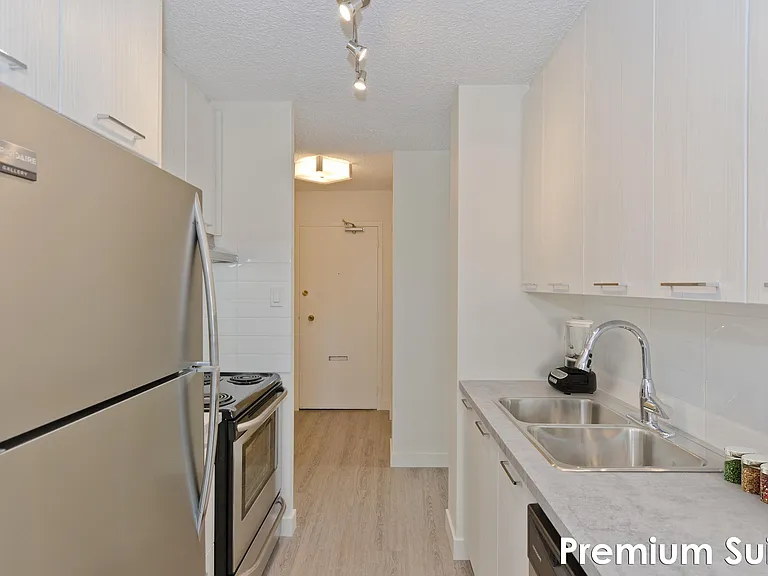 700 9th St SW — Photo 6