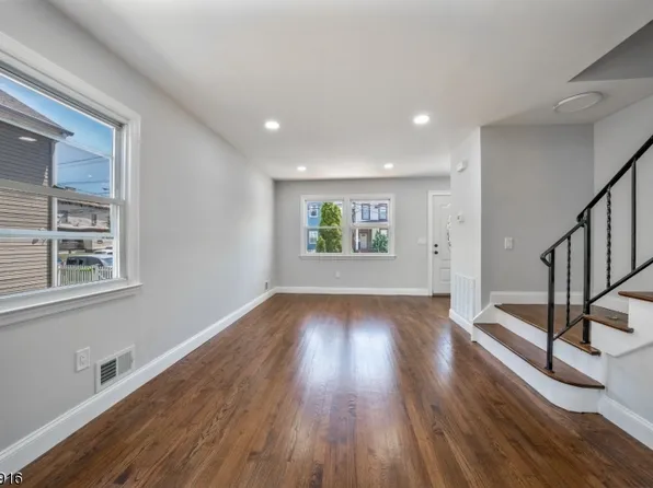 118 Catherine St, Elizabeth City, NJ 07201