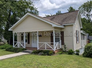 818 3rd Ave W, Hendersonville, NC 28739