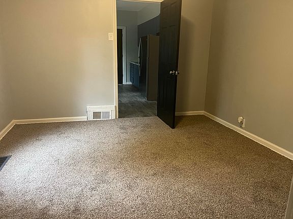 5th image of 2825 Dearborn St