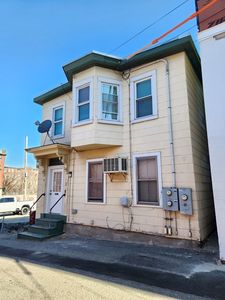 6 McIntyre St, Lowell, MA, 01851