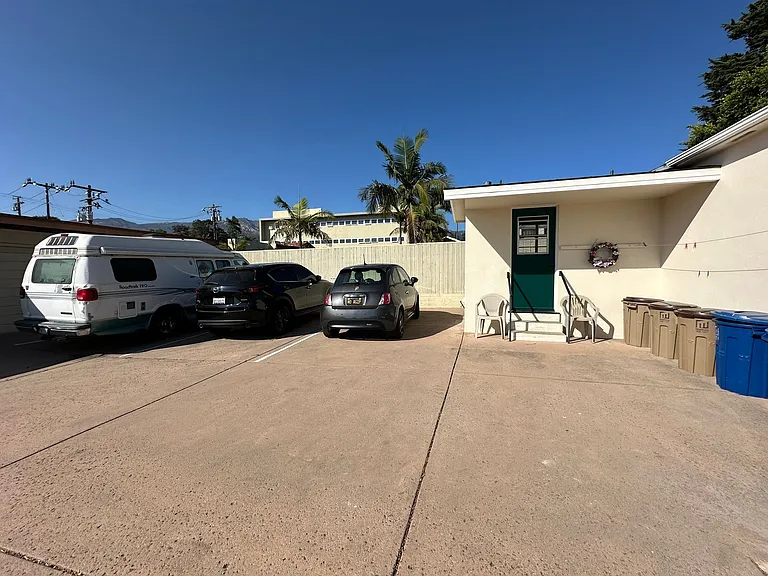 22 W Pedregosa St — Photo 9