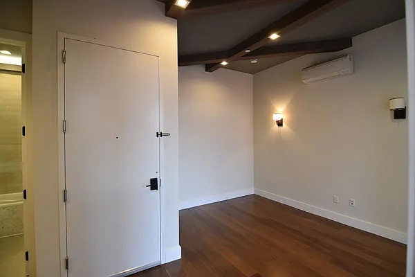 Rented by Tapiro Realty | media 11