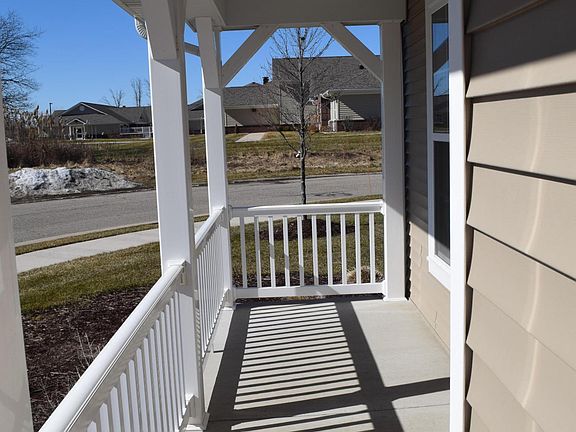 2nd image of 3038 E Hamlet Cir