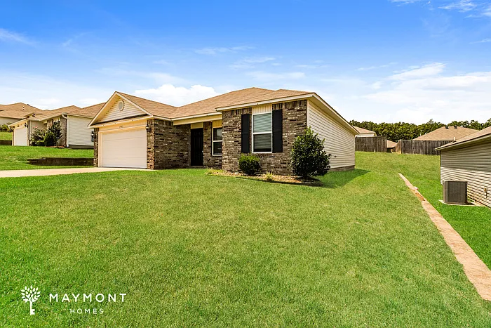 3 bed, 2.0 bath, 1303 sqft, $1,675 — Photo 3