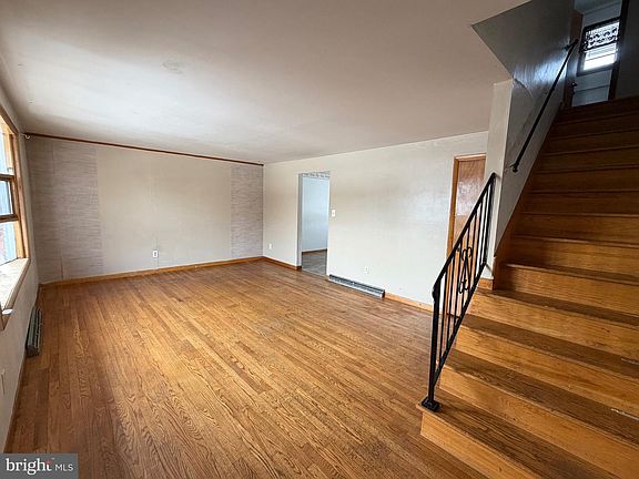 2nd image of 631 Hollywell Ave