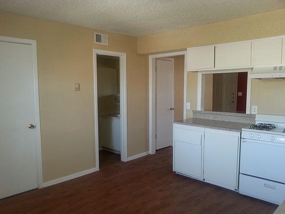 3rd image of 4301 SW 51st Ave