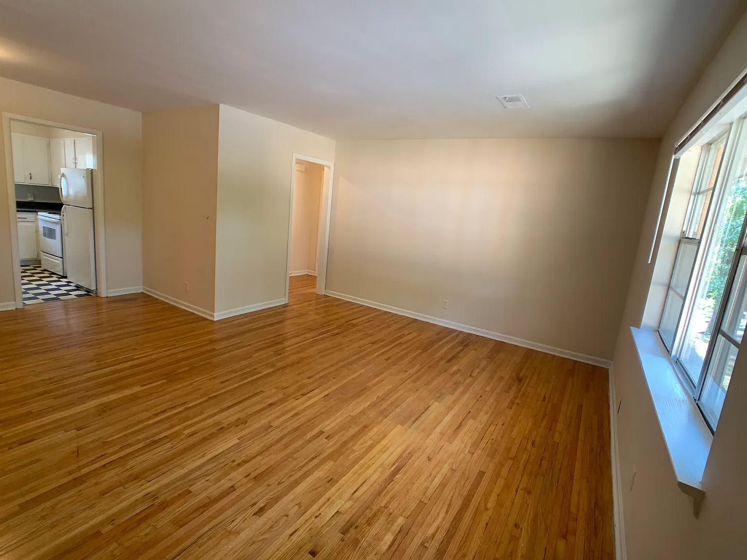 2 bed, 853 sqft, $1,325 — Photo 4