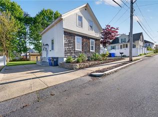 103 Burnside Ave E, Riverside, RI 02915