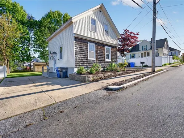 103 Burnside Ave E, Riverside, RI 02915