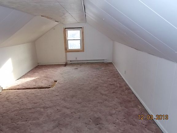 5th image of 2624 Gladstone St
