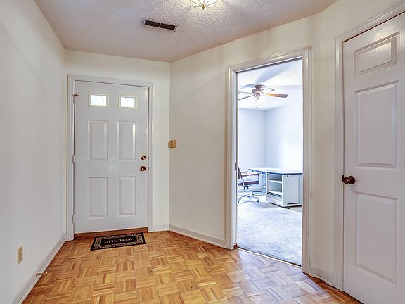 2nd image of 439 Amanda Cir