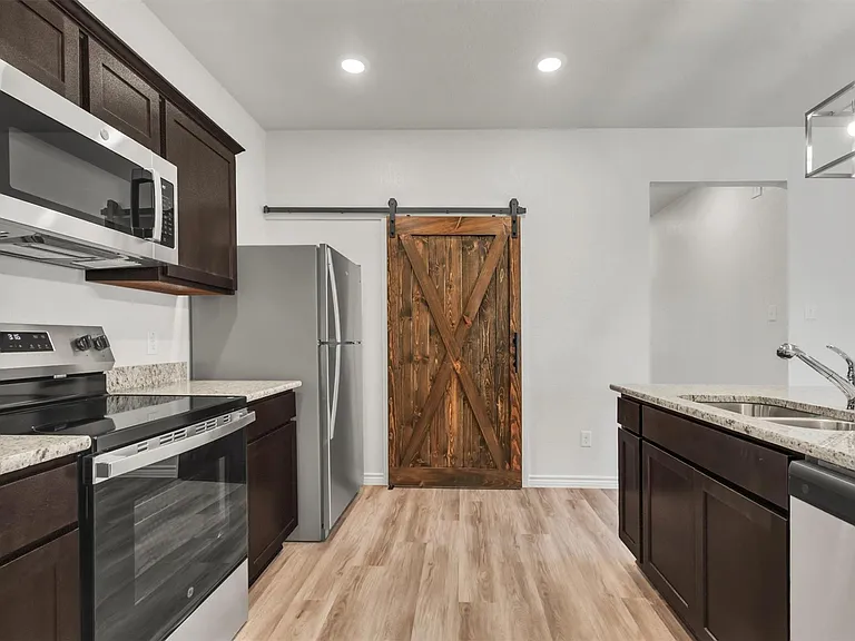 1118 Zora Dr #B — Photo 4