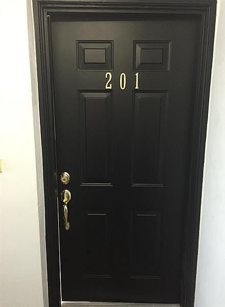 1st image of 110 SE 10th St #201