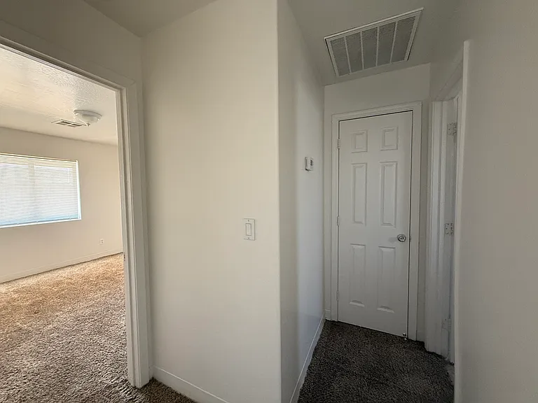 556 W Wilson Ave #B — Photo 9