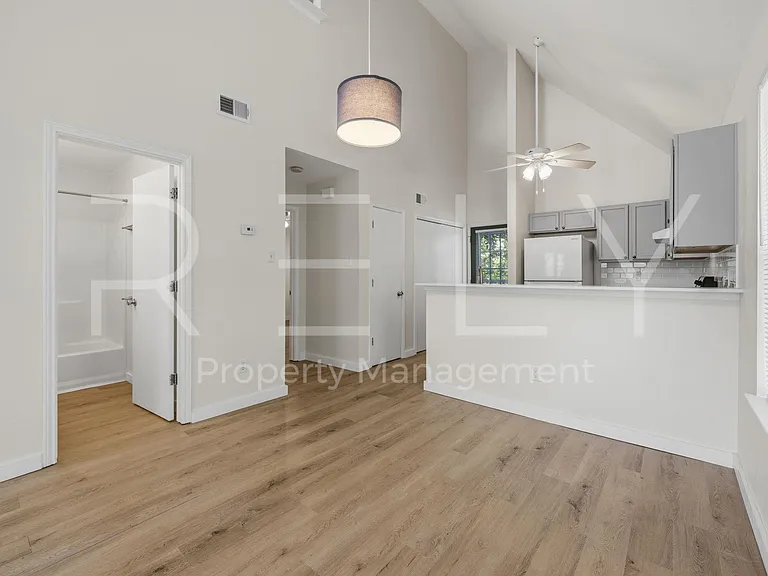 2908 Whisper Oaks Ln #D — Photo 13