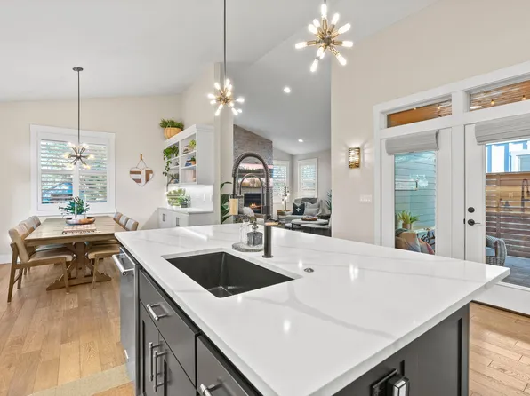 347 E Jefferson Ave, Sisters, OR 97759