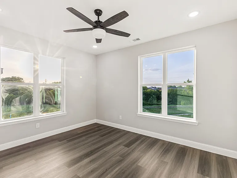 825 Premier Pkwy — Photo 13