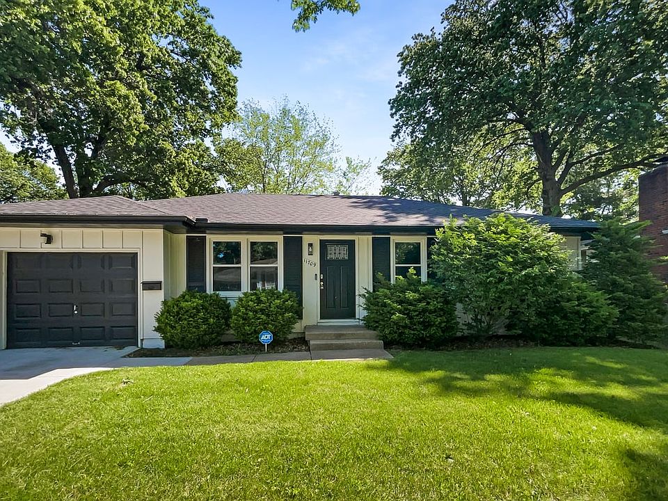 1st image of 11706 Fremont Ave #3