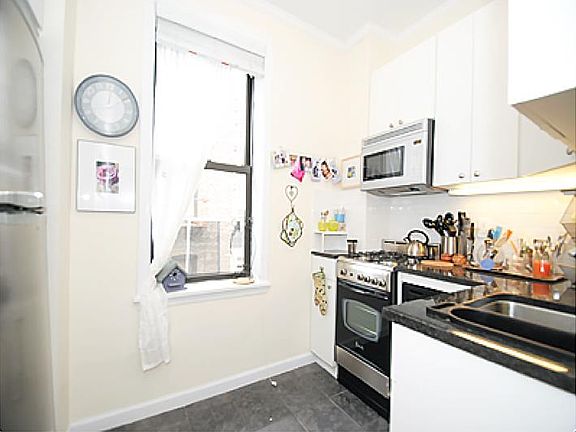 3rd image of 137 W 12th St APT 5-5