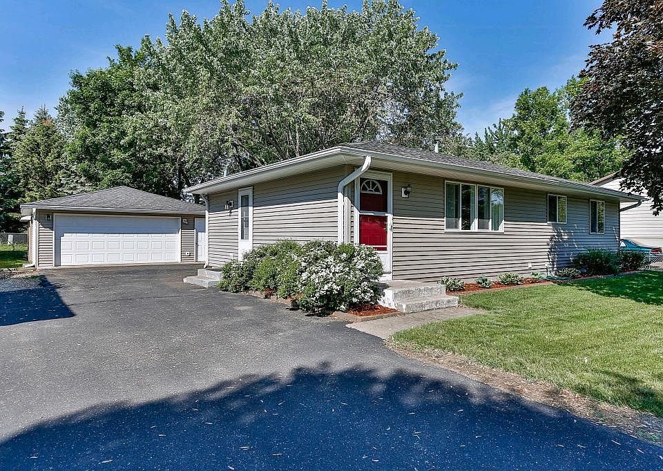 1st image of 826 Blackoaks Ln
