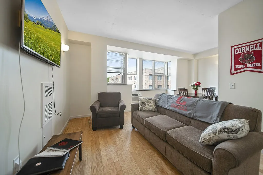 4 bed, 1280 sqft, $1,395 — Photo 2