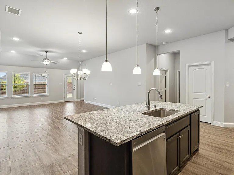 810 Mildren Ln — Photo 13