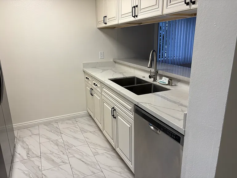 15113 Saticoy St #6 — Photo 6