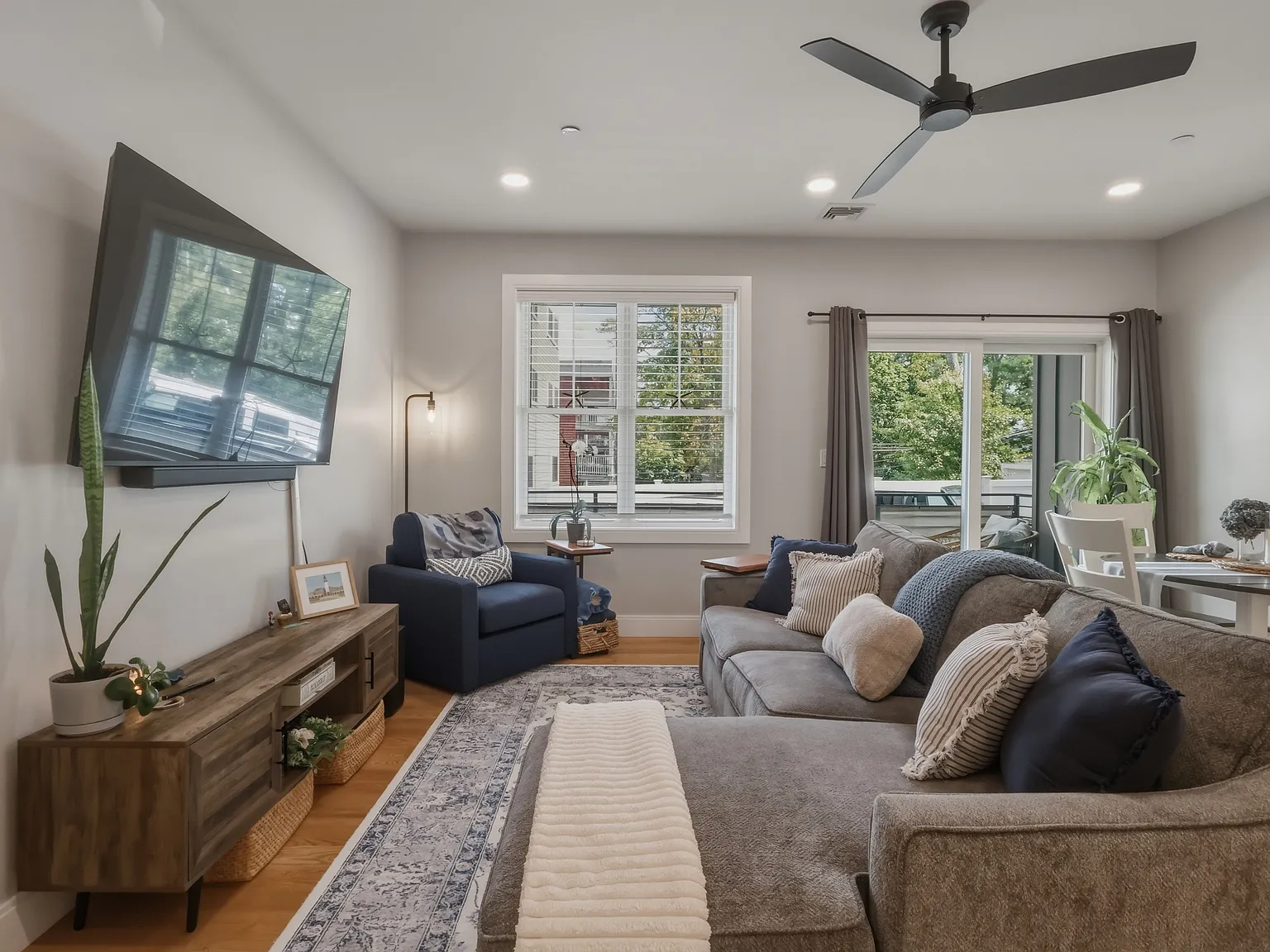 3 bed, 1169 sqft, $4,000 — Photo 4