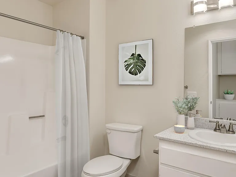 Greenbrier Apartments — Photo 11