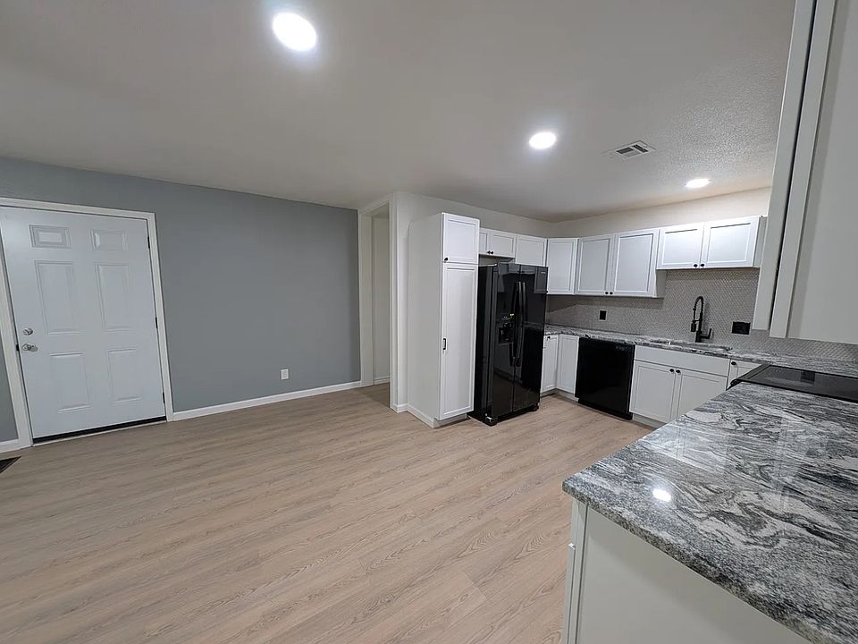 1st image of 3422 S Hudson Ave