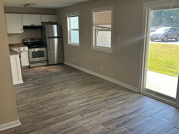 Dining area adjacent to kitchen