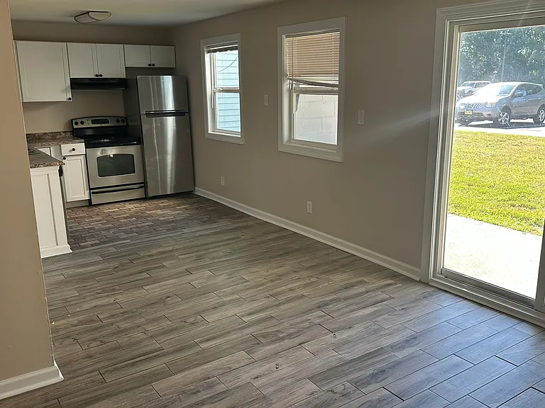 Dining area adjacent to kitchen