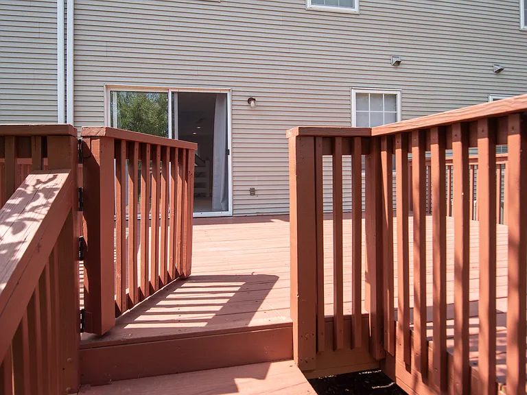 652 Longwood Rd — Photo 31